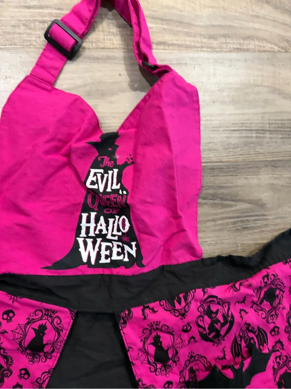 Disney Parks Evil Queen of Halloween Apron for Women from the Disney Villains co